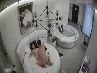 #情趣酒店豪华房偷拍非常能干的眼镜男床上干到浴缸站着快速抽插5-25海报剧照